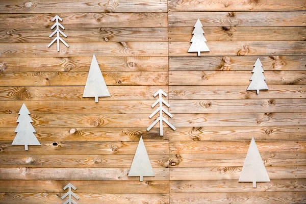 Original Christmas tree alternative to live. Decor for Christmas. Fir tree on wooden wall. Wooden background and 3d effect. Christmas decoration concept. — Stock Photo, Image