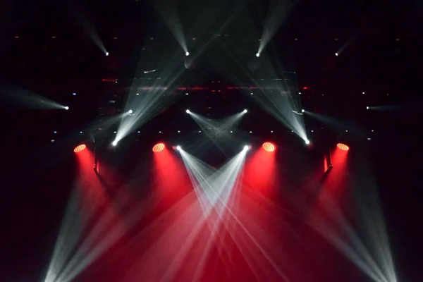 Συναυλία Φώτα Λευκό Και Κόκκινο Προβολείς Στάδιο — Φωτογραφία Αρχείου