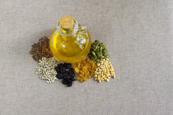 bir şişe tereyağı ve bir avuç fındık ve tohumlar