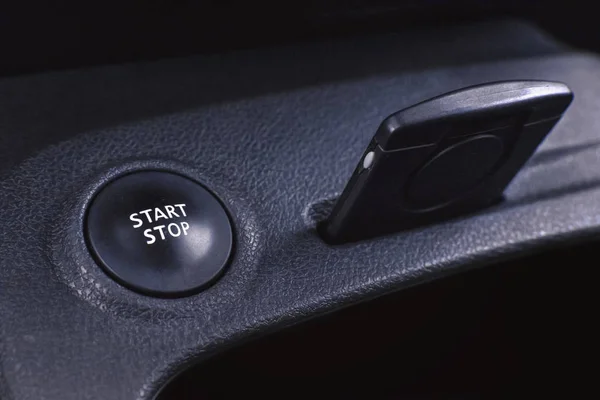 Motor Start Knop Key Card Het Paneel Van Auto Closeup — Stockfoto