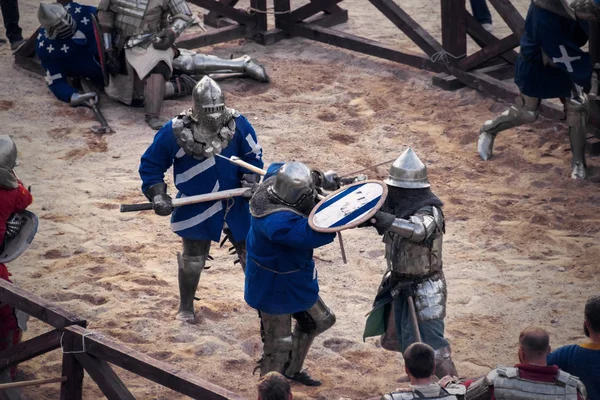 骑士之间的一场小战斗中世纪重建. — 图库照片
