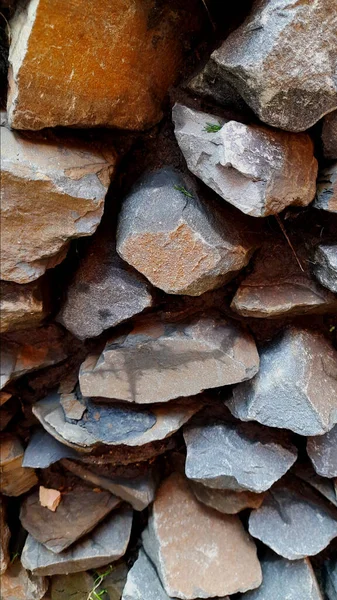 Parede de pedra, textura, fundo, cinza e pedras enferrujadas — Fotografia de Stock