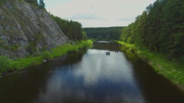 Sakin nehir, Yelkenli tekne