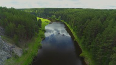 Sakin nehir, Yelkenli tekne