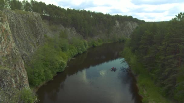 Calma río, velero — Vídeo de stock