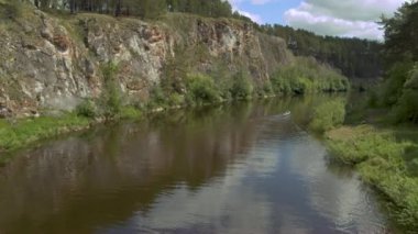 Sakin nehir, Yelkenli tekne