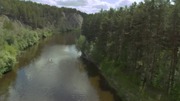 Rzeka spokojny, łodzi żaglowych — Wideo stockowe