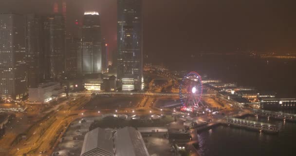 Νύχτα πόλη, ουρανοξύστες και κτίρια με φωτισμό. — Αρχείο Βίντεο