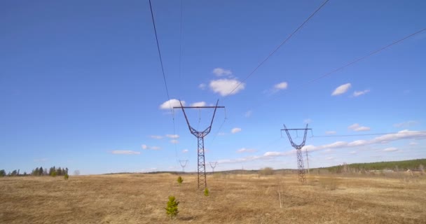 Вежі з проводів — стокове відео