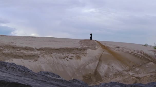 Opleiding van de bokser bij dageraad — Stockvideo