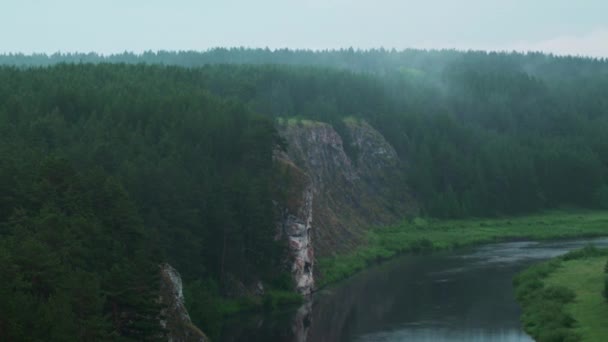 河在岩石 — 图库视频影像
