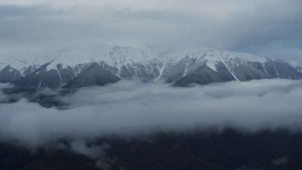 雲の中で山の頂 — ストック動画