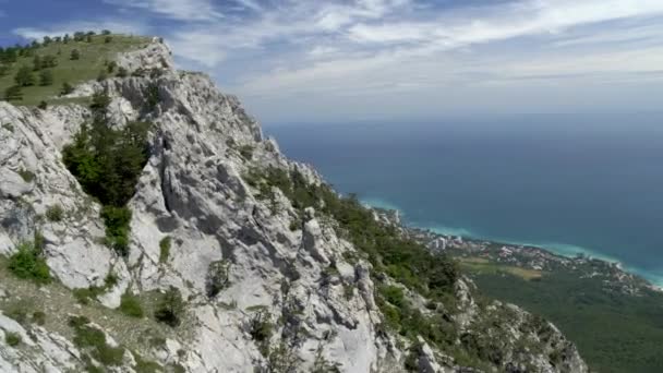 Rocas en la costa del mar — Vídeo de stock