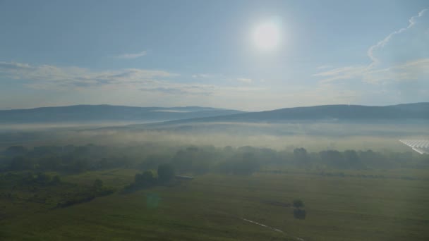 Утренний туман в горах — стоковое видео
