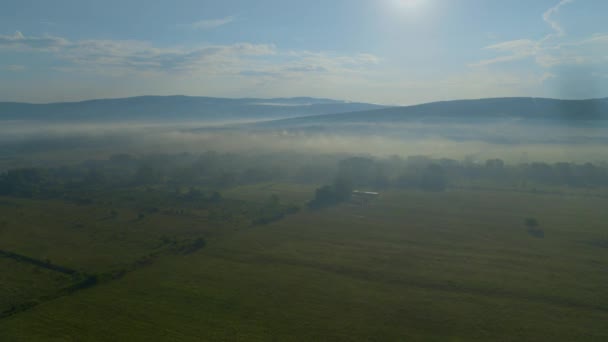 Утренний туман в горах — стоковое видео