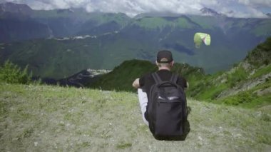 Adam Dağları görünüyor