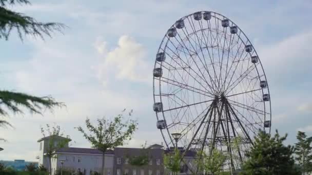 Ferris wheel n the Sochi — Stock Video
