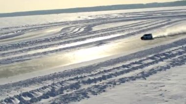 Ralli yarışı araba buz yarışı