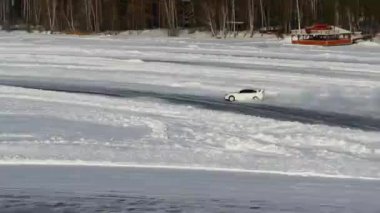 Ralli yarışı araba buz yarışı