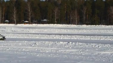 Ralli yarışı araba buz yarışı