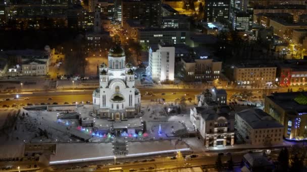 Nacht stad, gebouwen met verlichting. — Stockvideo