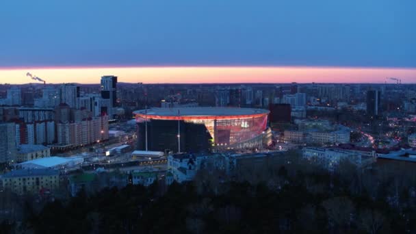 Oroszország Ekaterinburg, Repin utcában, 5, a stadion "Arena Jekatyerinburg" 2019.04.07 — Stock videók