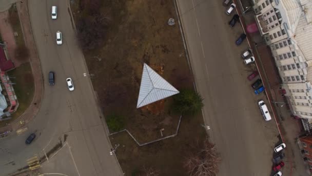 Aerial view of the road junction in the form of an oval in the city. — Stock Video