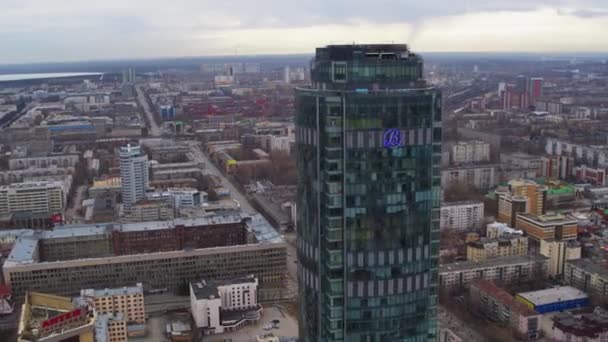 2019.04.20 Ekaterinburg, Malysheva street 51. Aerial view of the business center Vysotsky. — Stock Video