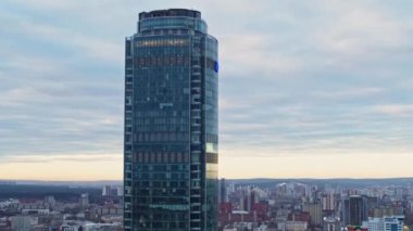 2019.04.20 Ekaterinburg, Malysheva sokak 51. Vysotsky iş merkezinin havadan görünümü.
