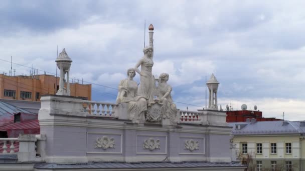 Opera ve Bale Tiyatrosu. 46 Lenin Bulvarı, Yekaterinburg. 2019.04.02. Hava görünümü. — Stok video