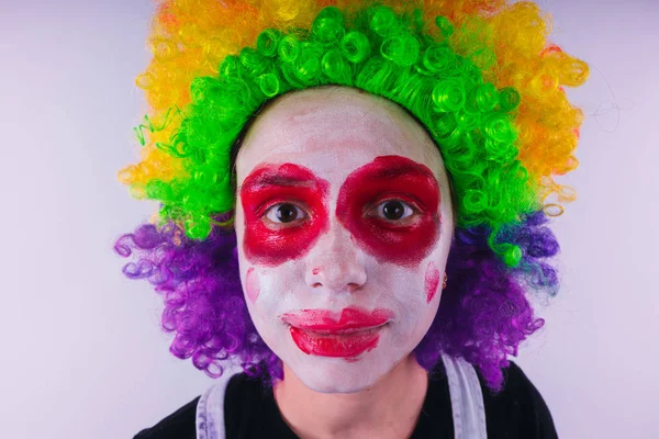 Menina Uma Imagem Brilhante Palhaço Retrato Emocional Estudante Apresentação Fantasiada — Fotografia de Stock