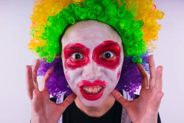 Menina Uma Imagem Brilhante Palhaço Retrato Emocional Estudante Apresentação Fantasiada — Fotografia de Stock