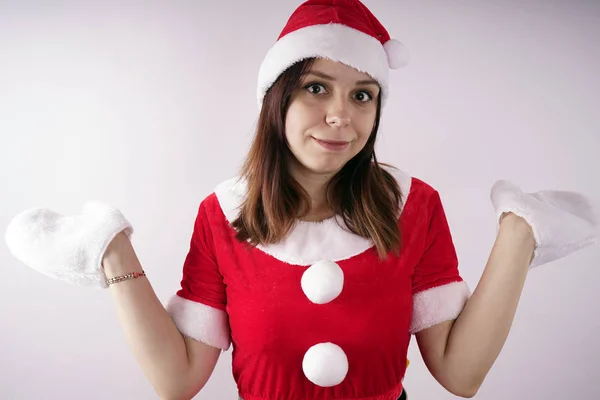 Retrato Uma Jovem Vestida Papai Noel Fundo Branco Feliz Ano — Fotografia de Stock