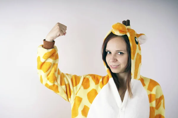 Dziewczyna Piżamy Dziecięce Jasny Formie Żyrafa Emocjonalne Portret Studenta Kostium — Zdjęcie stockowe