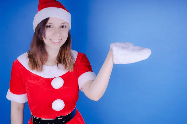 Retrato Uma Jovem Vestida Papai Noel Fundo Branco Feliz Ano — Fotografia de Stock