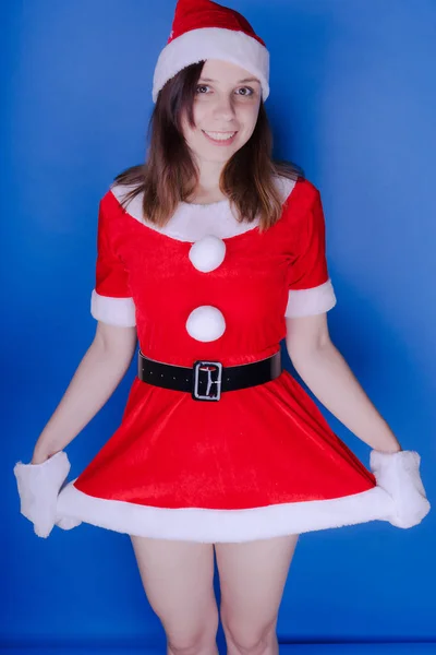Портрет Молодой Девушки Одетой Санта Клаус Белом Фоне Новым Годом — стоковое фото