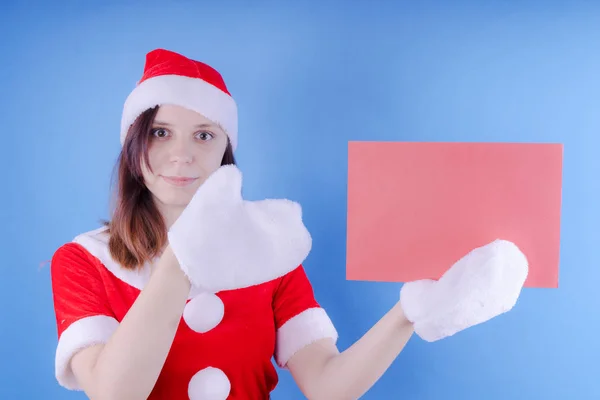 Menina Terno Papai Noel Com Sinal Fundo Branco Conceito Descontos — Fotografia de Stock