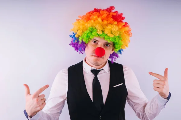 Kontorist Clown Peruk Clown Koncept Jobbet Affärsman Med Clown Peruk — Stockfoto