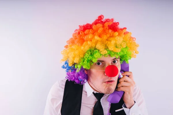 Pracownik Biurowy Peruce Klauna Koncepcja Clown Pracy Biznesmen Peruka Clown — Zdjęcie stockowe