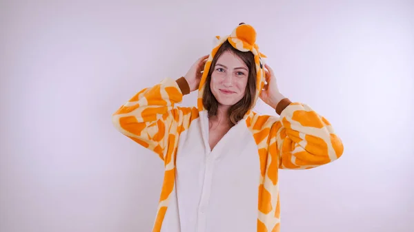Pijamas Forma Girafa Retrato Emocional Estudante — Fotografia de Stock