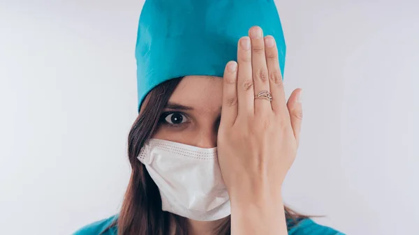 Porträtt Vänligt Leende Läkare Kvinna Eller Sjuksköterska Vit Medicinsk Uniform — Stockfoto