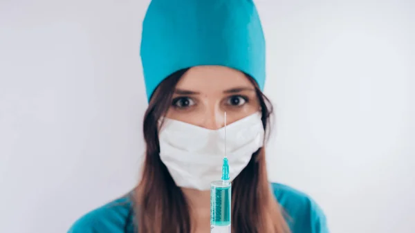 Porträtt Vänligt Leende Läkare Kvinna Eller Sjuksköterska Vit Medicinsk Uniform — Stockfoto