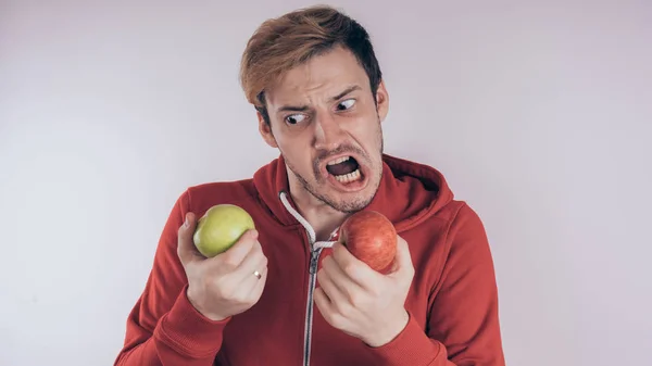 Man Met Rode Groene Appel Geïsoleerd Een Witte Achtergrond Het — Stockfoto