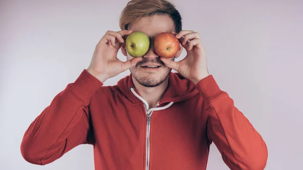 Man Met Rode Groene Appel Geïsoleerd Een Witte Achtergrond Het — Stockfoto