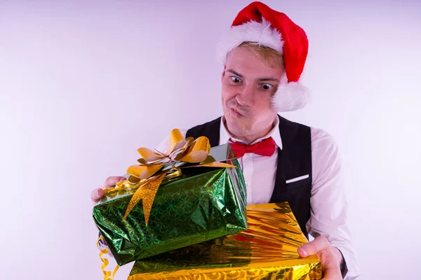 Homem Chapéu Pai Natal Conceito Natal Escritório Cara Com Presentes — Fotografia de Stock