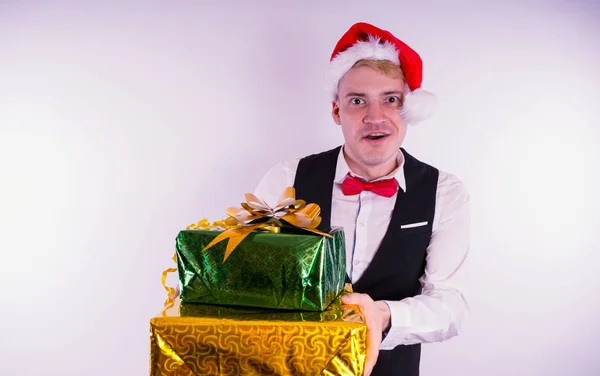 Homem Chapéu Pai Natal Conceito Natal Escritório Cara Com Presentes — Fotografia de Stock