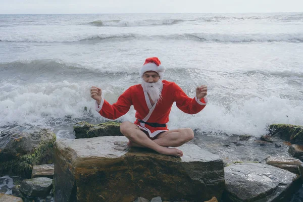 Young Thin Santa Claus Spends His Vacation Sea Ocean Concept — Stock Photo, Image