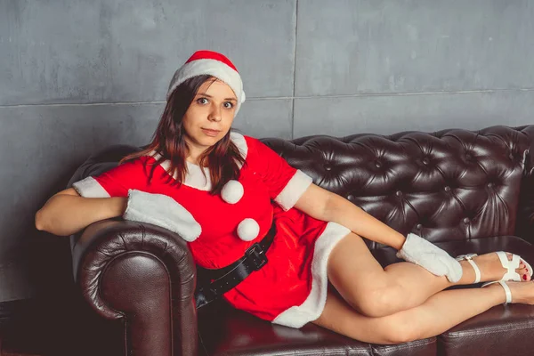 Menina Bonito Vestido Como Papai Noel Feliz Ano Novo Feliz — Fotografia de Stock