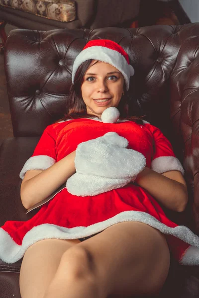 Menina Bonito Vestido Como Papai Noel Feliz Ano Novo Feliz — Fotografia de Stock