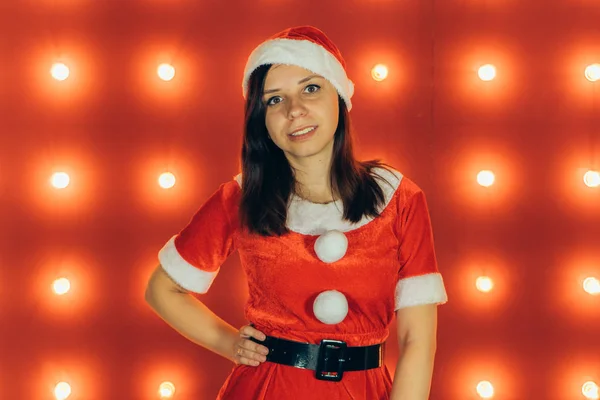 Festa Celebração Natal Ano Novo Menina Bonita Vestindo Chapéu Vermelho — Fotografia de Stock